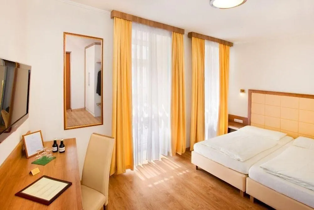 ****  Theater Hotel Salzburgo Austria